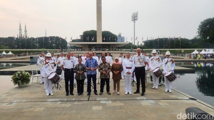 UK Royal Marine Band Tampil di Lapangan Banteng, Pramono Request The Beatles